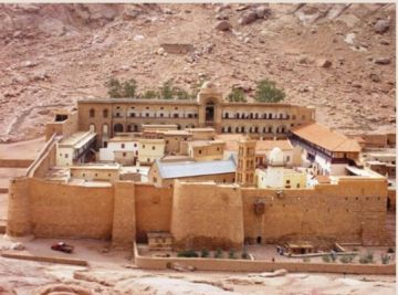 أزمة دير سانت كاترين في سيناء تتواصل بعدما قضت محكمة مصرية الأسبوع الماضي بأنه ضمن أراض مملوكة للدولة أزمة دير سانت كاترين في سيناء تتواصل بعدما قضت محكمة مصرية الأسبوع الماضي بأنه ضمن أراض مملوكة للدولة