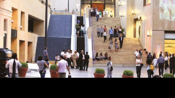 الأسواق اللبنانية على خط التوتر جمود تجاري وموسم صيفي مهدد الأسواق اللبنانية على خط التوتر جمود تجاري وموسم صيفي مهدد