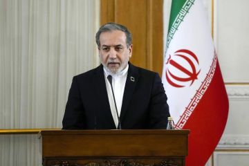 إيران وكازاخستان توقعان اتفاقية استراتيجية لتعزيز التعاون الاقتصادي والنقل إيران وكازاخستان توقعان اتفاقية استراتيجية لتعزيز التعاون الاقتصادي والنقل