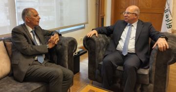 حيدر عرض مع السفير الفرنسي للعلاقات الثنائية وبحث مع دمشقية بملف اليد العاملة الفلسطينية