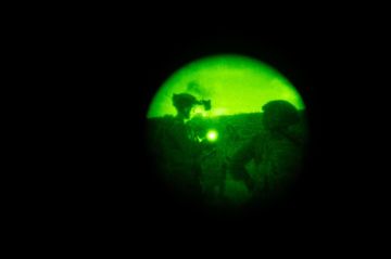 صواريخ من سوريا على الجولان ورد إسرائيلي كبير.. هل صنعت تل أبيب الحدث وتريد الاستثمار فيه؟