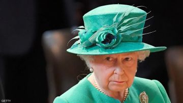 تمثالان وجسر زجاجي.. نصب تذكاري منتظر للملكة إليزابيث بلندن تمثالان وجسر زجاجي.. نصب تذكاري منتظر للملكة إليزابيث بلندن