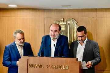 عقيص في مؤتمر صحفي مع الدويهي وترزيان: للمغتربين الحق بالتصويت للنواب الـ128 عقيص في مؤتمر صحفي مع الدويهي وترزيان: للمغتربين الحق بالتصويت للنواب الـ128