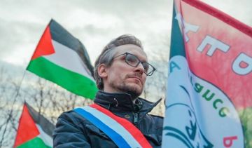 النائب الفرنسي آرنو لو غال: نؤيد موقف فرنسا بفصل مسألة نزع السلاح عن إعادة الإعمار في لبنان النائب الفرنسي آرنو لو غال: نؤيد موقف فرنسا بفصل مسألة نزع السلاح عن إعادة الإعمار في لبنان