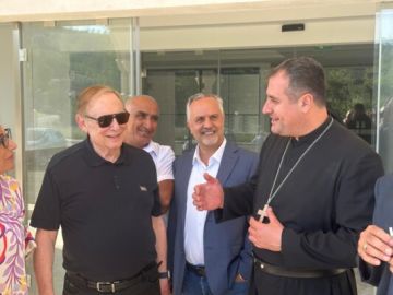 وفد من الرهبانية المارونية المريمية زار مبنى مستشفى دير القمر الحكومي برفقة البستاني وفد من الرهبانية المارونية المريمية زار مبنى مستشفى دير القمر الحكومي برفقة البستاني