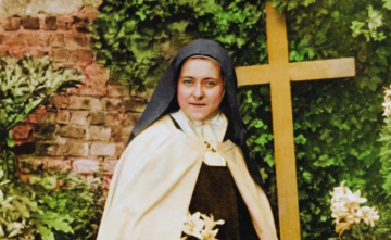 وصول ذخائر القديسة تريزيا الطفل يسوع الى مطار بيروت