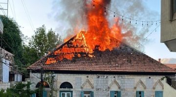 إخماد حريق كبير اندلع في فندق كرز إهدن في ساحة الميدان