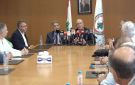 بخاش يسلِّم شلالا نقابة الأطباء مع صندوق فيه 8 ملايين دولار