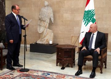 الرئيس عون: وحدة الاراضي اللبنانية ثابتة ويخطىء من يظن ان من أقسم مرتين على الدفاع عن لبنان الموحد يمكن ان ينكث بقسمه الرئيس عون: وحدة الاراضي اللبنانية ثابتة ويخطىء من يظن ان من أقسم مرتين على الدفاع عن لبنان الموحد يمكن ان ينكث بقسمه