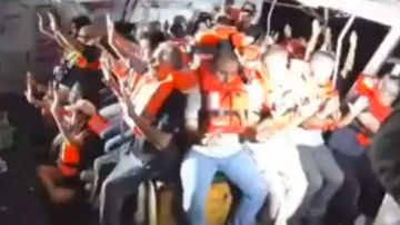 قوات صهيونية تقتحم السفينة حنظلة لكسر حصار غزة قوات صهيونية تقتحم السفينة حنظلة لكسر حصار غزة