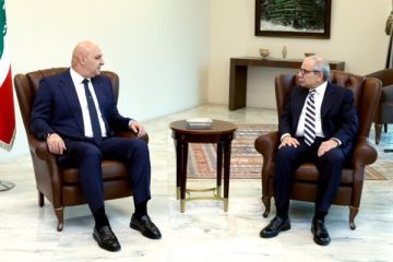 الرئيس عون التقى سلام وبحثا القوانين المطروحة على جدول أعمال جلسة مجلس النواب الرئيس عون التقى سلام وبحثا القوانين المطروحة على جدول أعمال جلسة مجلس النواب