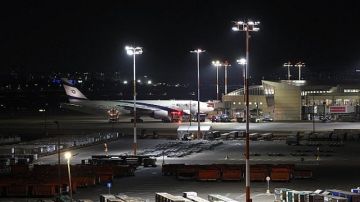 القوات المسلحة اليمنية: استهداف مطار اللد في يافا المحتلة بصاروخ فرط صوتي القوات المسلحة اليمنية: استهداف مطار اللد في يافا المحتلة بصاروخ فرط صوتي