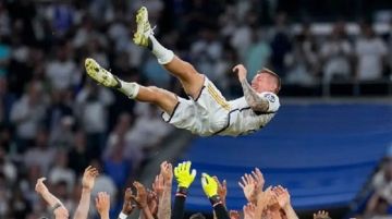 "يفتقدوني في مدريد".. كروس يكشف موقفه من التراجع عن الاعتزال