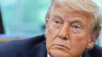 ترامب يتوعد بفرض رسوم جمركية إضافية بنسبة 10 على الدول التي تتبنى سياسات مجموعة بريكس ترامب يتوعد بفرض رسوم جمركية إضافية بنسبة 10 على الدول التي تتبنى سياسات مجموعة بريكس