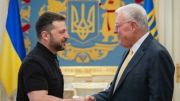 زيلينسكي بعد لقائه المبعوث الأميركي في كييف: الاجتماع كان مثمرا زيلينسكي بعد لقائه المبعوث الأميركي في كييف: الاجتماع كان مثمرا