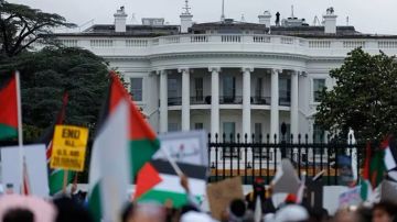 مع استمرار الدعم الأميركي للإبادة في غزة.. احتجاجات أمام البيت الأبيض رفضا لزيارة نتنياهو مع استمرار الدعم الأميركي للإبادة في غزة.. احتجاجات أمام البيت الأبيض رفضا لزيارة نتنياهو