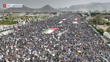 تحت شعار لن نتهاون أمام إبادة غزة واستباحة الأمة ومقدساتها .. مسيرات مليونية في صنعاء والمحافظات اليمنية (تقرير)