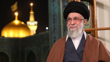 العالم الاسلامي يحتفل بعيد الفطر المبارك...والإمام الخامنئي يؤدي صلاة وخطبة العيد في مصلى طهران