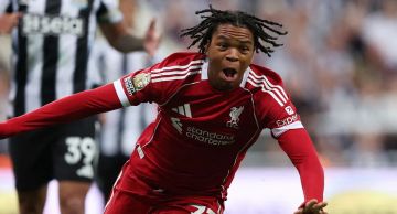 ليفربول يخطف فوزا مثيرا في اللحظات الأخيرة أمام نيوكاسل