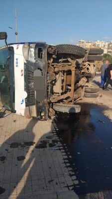 جريح نتيجة تصادم بين مركبتين وانقلاب إحداها على الطريق الممتد من الكوستا برافا باتجاه جسر خلدة جريح نتيجة تصادم بين مركبتين وانقلاب إحداها على الطريق الممتد من الكوستا برافا باتجاه جسر خلدة