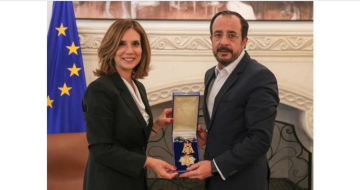 الرئيس القبرصي منح سفيرة لبنان في نيقوسيا وساما رفيعا بمناسبة انتهاء عملها الرئيس القبرصي منح سفيرة لبنان في نيقوسيا وساما رفيعا بمناسبة انتهاء عملها