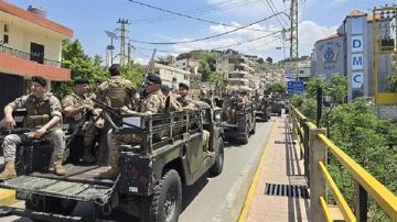 بالفيديو- الجيش إلى برج البراجنة لتسلم دفعة جديدة من السلاح! بالفيديو- الجيش إلى برج البراجنة لتسلم دفعة جديدة من السلاح!