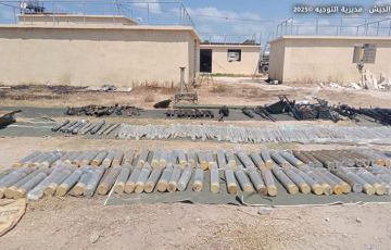 بالصور: الجيش يتسلم كمية من السلاح الفلسطيني من مخيم الرشيدية والبص وبرج الشمالي بالصور: الجيش يتسلم كمية من السلاح الفلسطيني من مخيم الرشيدية والبص وبرج الشمالي