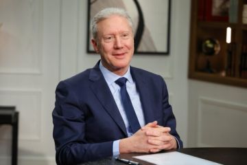 رجي تسلم نسخة من اوراق اعتماد السفير الكندي الجديد وتشديد على أهمية تعزيز العلاقات الثنائية