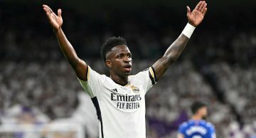 فينيسيوس جونيور يفتح باب المفاوضات مع أندية إنجليزية وسط توتر مع ريال مدريد