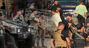 في إطار تثبيت حصرية السلاح الجيش اللبناني يتسلم دفعة جديدة من الأسلحة من مخيمات صور في إطار تثبيت حصرية السلاح الجيش اللبناني يتسلم دفعة جديدة من الأسلحة من مخيمات صور