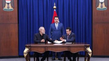 لاريجاني يبدأ جولته الإقليمية.. ويوقع مذكرة تفاهم أمنية مشتركة مع نظيره العراقي لاريجاني يبدأ جولته الإقليمية.. ويوقع مذكرة تفاهم أمنية مشتركة مع نظيره العراقي