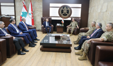 قائد الجيش استقبل باسيل وأبو فاعور ووفدا من الاعتدال الوطني وبحث معهم الأوضاع العامة قائد الجيش استقبل باسيل وأبو فاعور ووفدا من الاعتدال الوطني وبحث معهم الأوضاع العامة