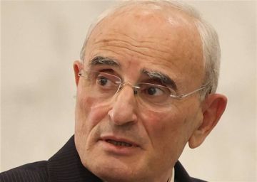 وزير الدفاع: الجيش اللبناني يقدم أغلى التضحيات دفاعا عن الاستقرار في الجنوب وزير الدفاع: الجيش اللبناني يقدم أغلى التضحيات دفاعا عن الاستقرار في الجنوب