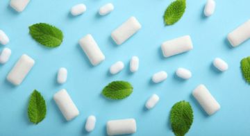 فوائد لتناول نوع محدد من العلكة الخالية من السكر