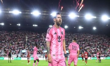 ميسي يدرج بندًا استثنائيًّا في عقده الجديد مع إنتر ميامي ميسي يدرج بندًا استثنائيًّا في عقده الجديد مع إنتر ميامي