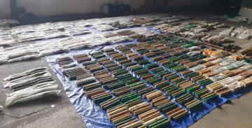 الجيش: تسلمنا كمية من السلاح الفلسطيني من مخيم برج البراجنة شملت قذائف وذخائر الجيش: تسلمنا كمية من السلاح الفلسطيني من مخيم برج البراجنة شملت قذائف وذخائر