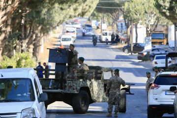 لبنان.. بدء المرحلة الأولى من تسليم سلاح المخيمات الفلسطينية