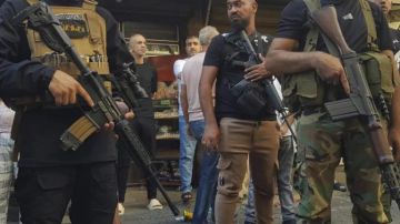 الجيش اللبناني يطلق أوسع حملة لجمع السلاح منذ الحرب الأهلية بتنسيق فلسطيني ودولي الجيش اللبناني يطلق أوسع حملة لجمع السلاح منذ الحرب الأهلية بتنسيق فلسطيني ودولي