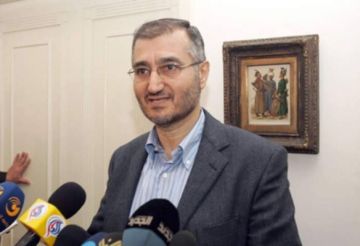 حسين الخليل: نأمل من الرئيس عون وضع حد للإنبطاحة السياسية لقرارات الحكومة وإبعاد الجيش عن الفتنة الداخلية