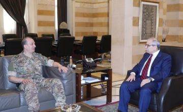سلام بحث مع قائد الجيش في الأوضاع الأمنية في البلاد وشؤون المؤسسة العسكرية سلام بحث مع قائد الجيش في الأوضاع الأمنية في البلاد وشؤون المؤسسة العسكرية