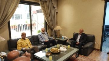 حزب الله يواصل جولاته على المسؤولين اللبنانيين للبحث في الاوضاع الداخلية وقرار الحكومة في جلستها الاخيرة(تقرير) حزب الله يواصل جولاته على المسؤولين اللبنانيين للبحث في الاوضاع الداخلية وقرار الحكومة في جلستها الاخيرة(تقرير)