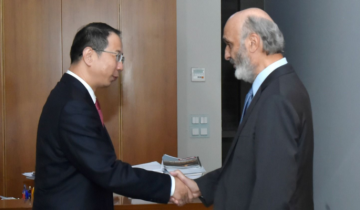 جعجع استقبل السفير الصيني: تطبيق الدستور اللبناني وحده الضامن لحقوق الجماعات المكونة للبنان