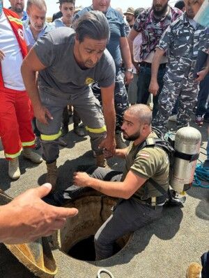 النشرة: الدفاع المدني سحب 3 جثث كانوا قد علقوا في احد الريغارات في منطقة المرج النشرة: الدفاع المدني سحب 3 جثث كانوا قد علقوا في احد الريغارات في منطقة المرج