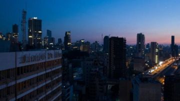 بانتظار الوفاء بالوعود.. شح ساعات التغذية بالكهرباء معاناة للمواطن اللبناني (تقرير)