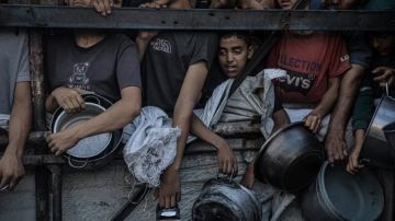 المكتب الحكومي بغزة: الاحتلال سمح بإدخال 14 فقط من المساعدات المطلوبة خلال 8 أيام تعرضت للسرقة الممنهجة المكتب الحكومي بغزة: الاحتلال سمح بإدخال 14 فقط من المساعدات المطلوبة خلال 8 أيام تعرضت للسرقة الممنهجة