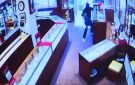 لصوص يهربون بـ2 مليون دولار من المجوهرات الفاخرة في أقل من دقيقة ونصف