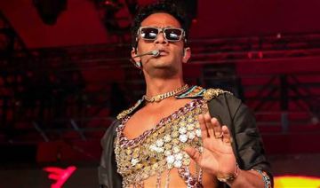 بالفيديو والصور: محمد رمضان يعلم لارا ترامب وابنتها حركات الرقص