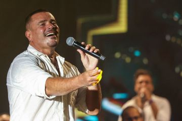 زيارة عمرو دياب لرئيس الحكومة اللبنانية تثير التعليقات بسبب إطلالته زيارة عمرو دياب لرئيس الحكومة اللبنانية تثير التعليقات بسبب إطلالته