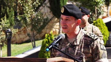 قائد الجيش: مستمرون في تحمل المسؤوليات في ظل المرحلة الاستثنائية