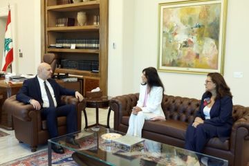 الرئيس عون استقبل يسمى فليحان واطلع من لميا مبيض على عمل معهد باسل فليحان ونشاطاته الرئيس عون استقبل يسمى فليحان واطلع من لميا مبيض على عمل معهد باسل فليحان ونشاطاته